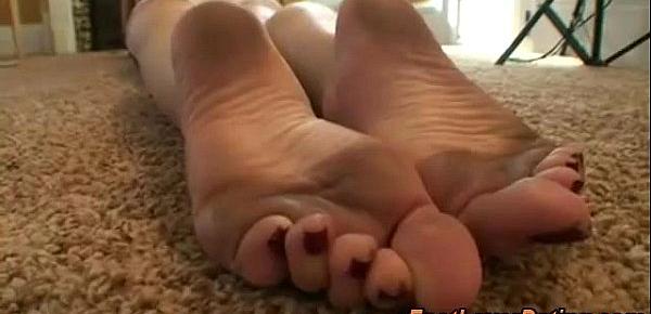  Hard stinky foot pointing